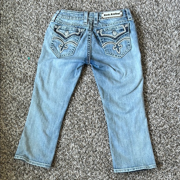 Rock Revival Vicky cropped Denim with Embroidered Pockets - Picture 1 of 6